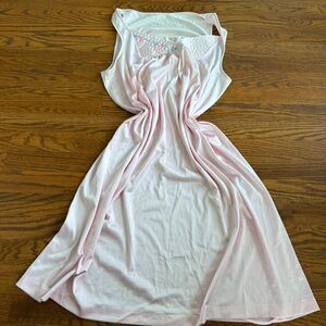 vintage y2k light pink nightgown with cute floral flowers detailing